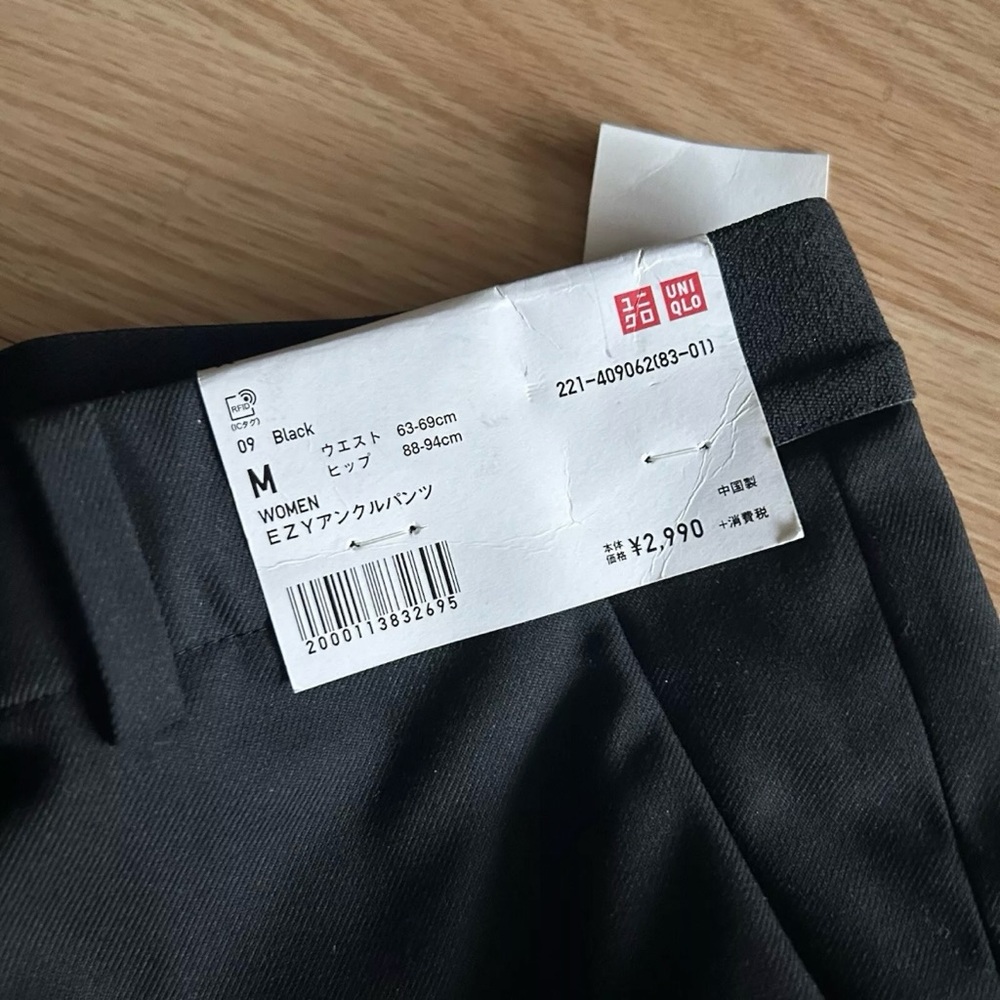 NWT Uniqlo Black Pleated Trousers Dress Pants Women’s Medium (fits like a 2-4) - Picture 4 of 9